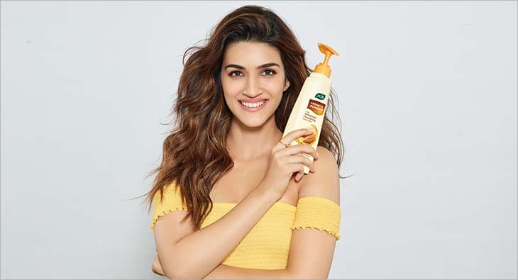 Kriti Sanon for Joy Honey Almond Lotion?blur=25
