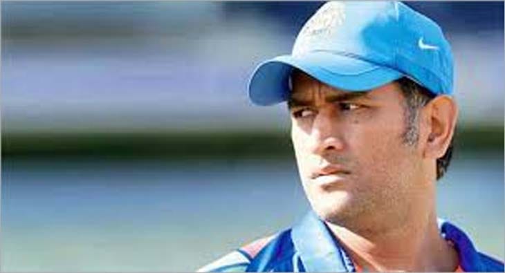 dhoni?blur=25