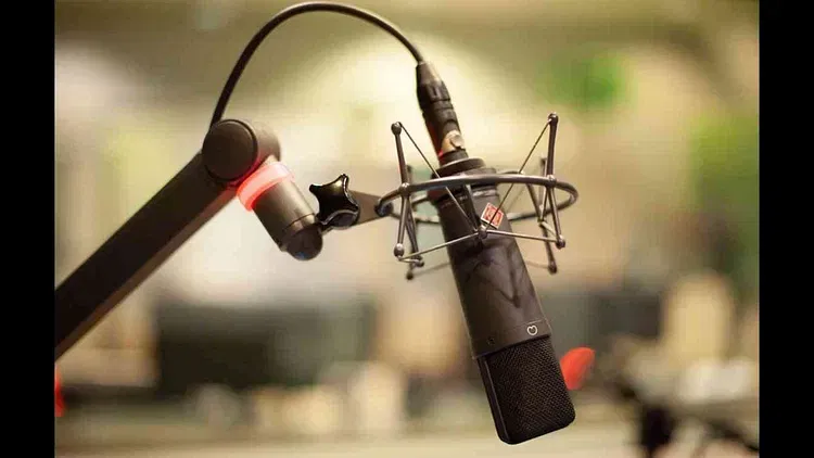 Radio?blur=25