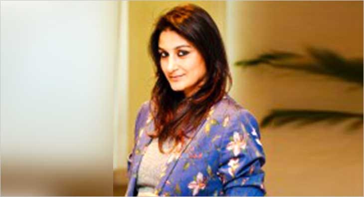 Medha Shri?blur=25