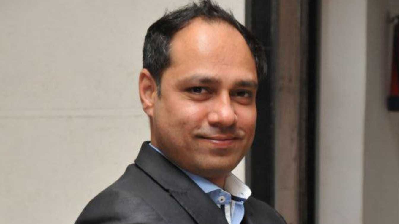 alok nair?blur=25