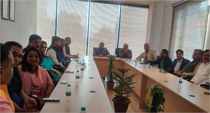 Mohan Bhagwat with editors?blur=25