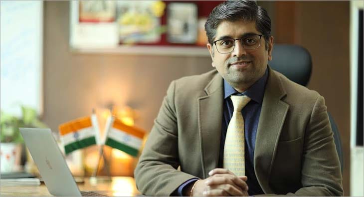 Abhinav Iyer?blur=25
