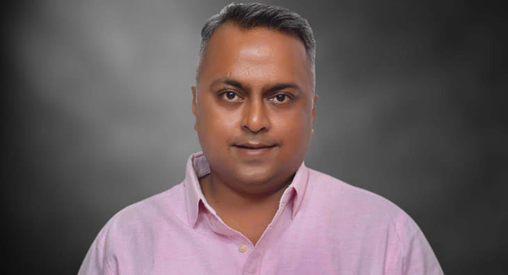 Manohar?blur=25