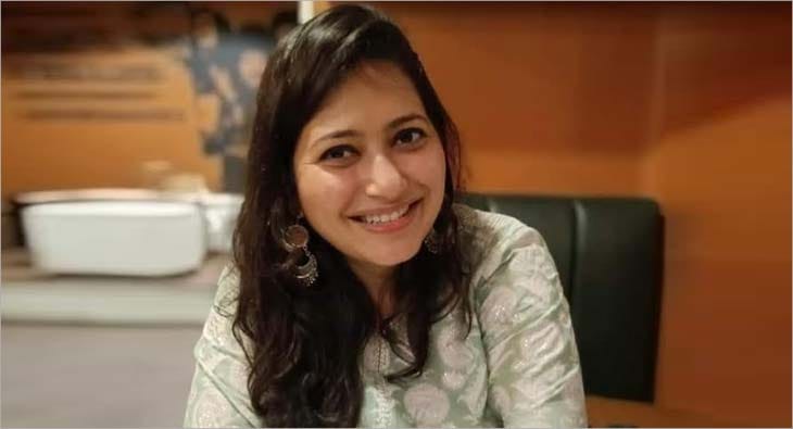 Pooja?blur=25