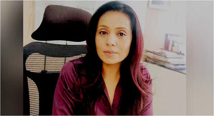 Divya?blur=25
