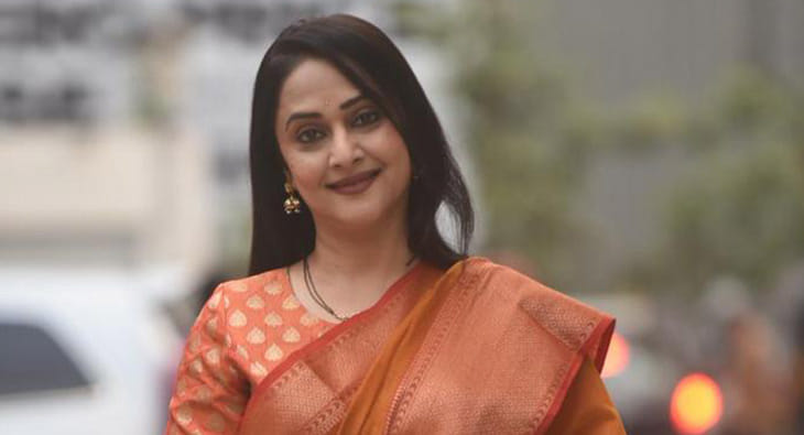 Mrinal Kulkarni?blur=25