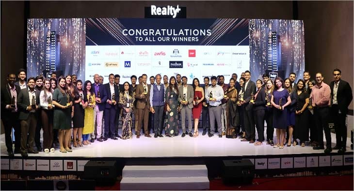 realty plus?blur=25