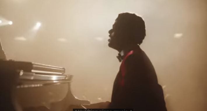 apple ad?blur=25