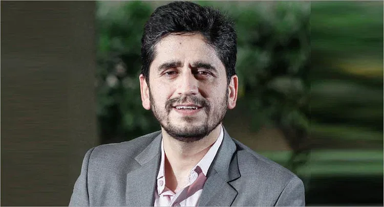 Atul Sharma?blur=25