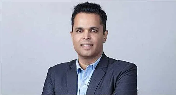 Nikhil?blur=25