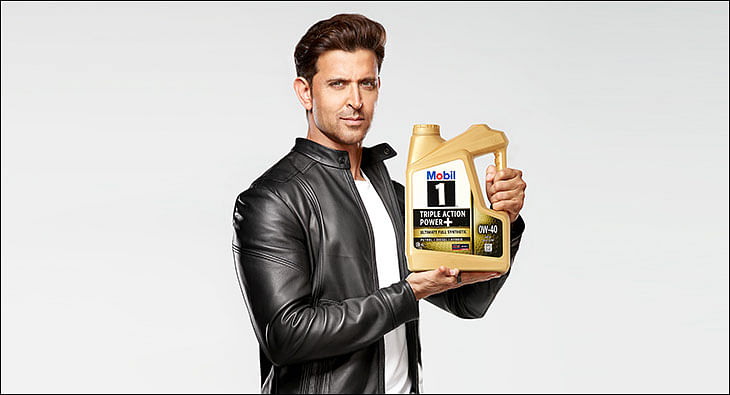 For me, you are a true champion : Hrithik Roshan to R