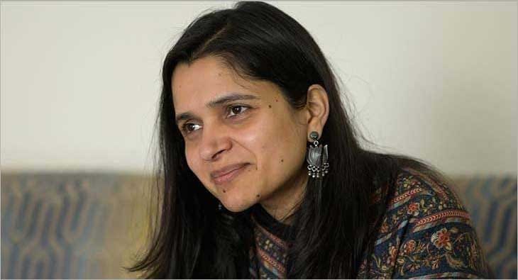 Komal Mehra?blur=25
