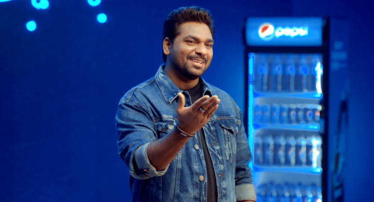 zakir khan?blur=25