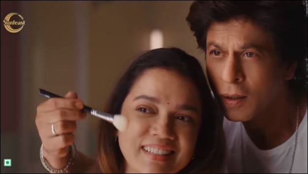SRK?blur=25