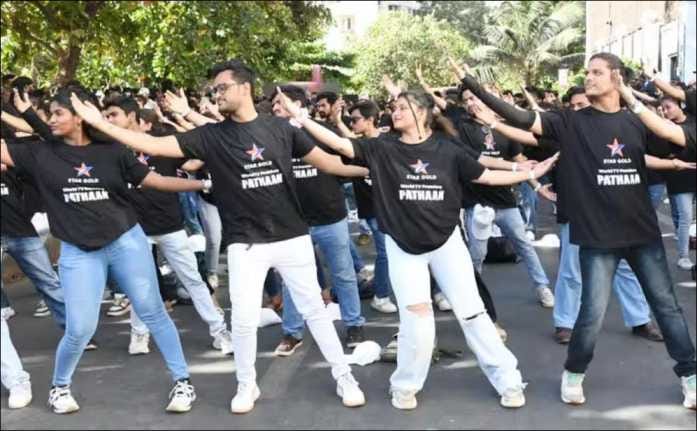 pathan?blur=25
