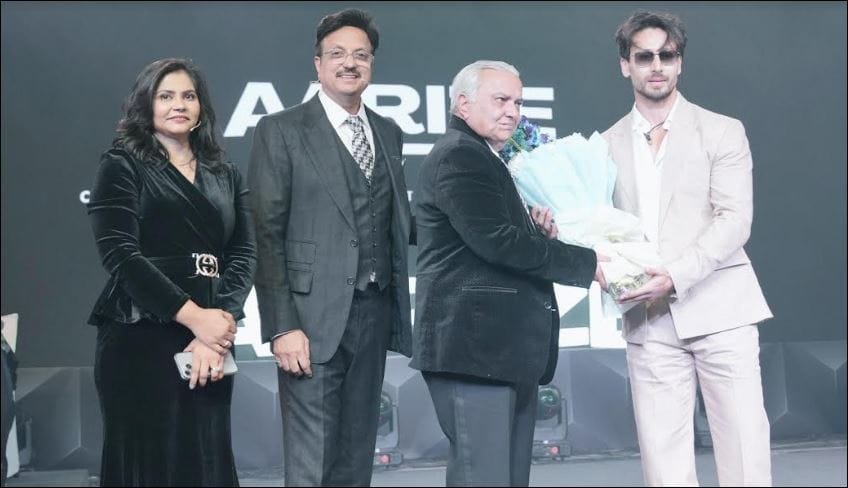 tiger shroff Aarize Group?blur=25