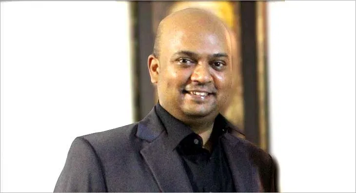 Vivek Das Foxy Moron?blur=25