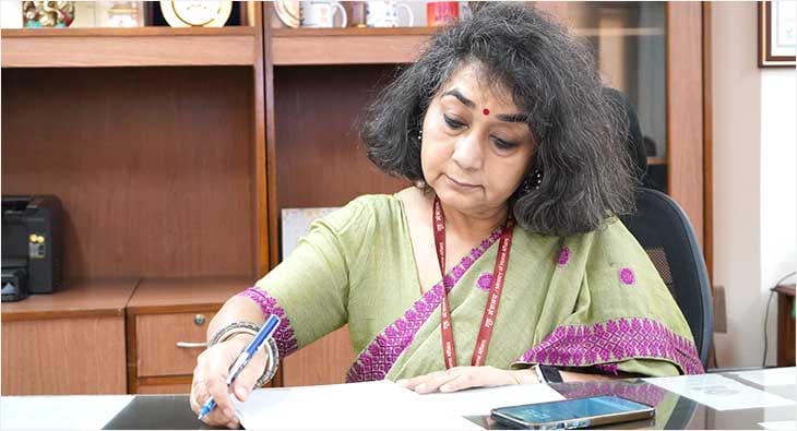 Maushumi Chakravarty?blur=25