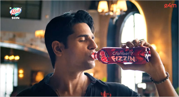 Sidharth Malhotra dabur real?blur=25