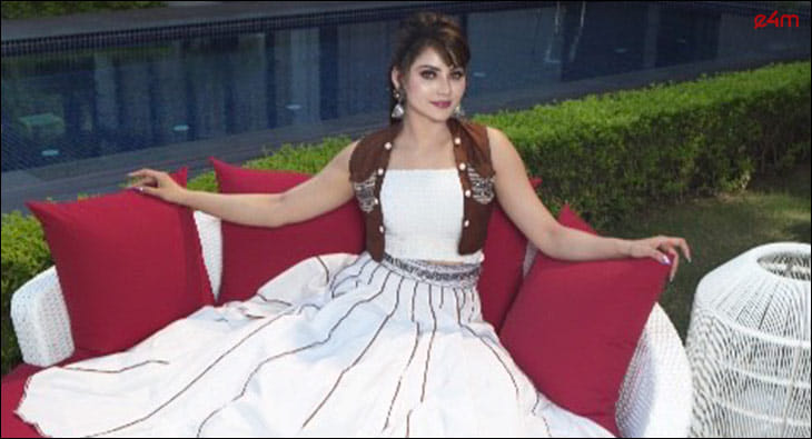 urvashi rautela?blur=25