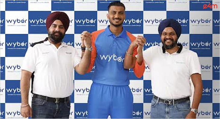Axar Patel?blur=25