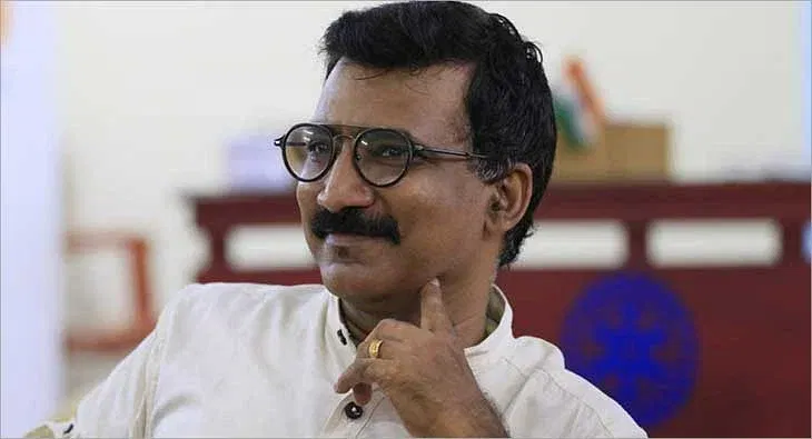 Pradeep Menon M?blur=25