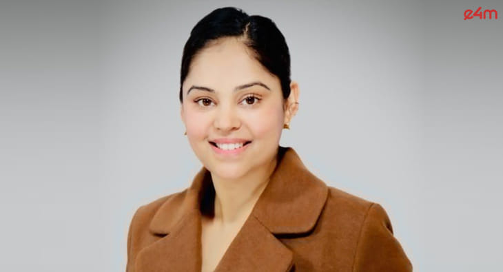 Jasleen Kaur G?blur=25