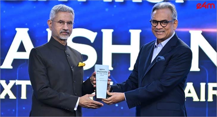 NDTV Indian of the Year 2024?blur=25