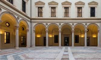 Istituto Marangoni?blur=25