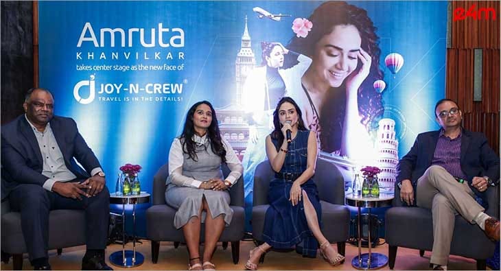 Amruta Khanvilkar?blur=25