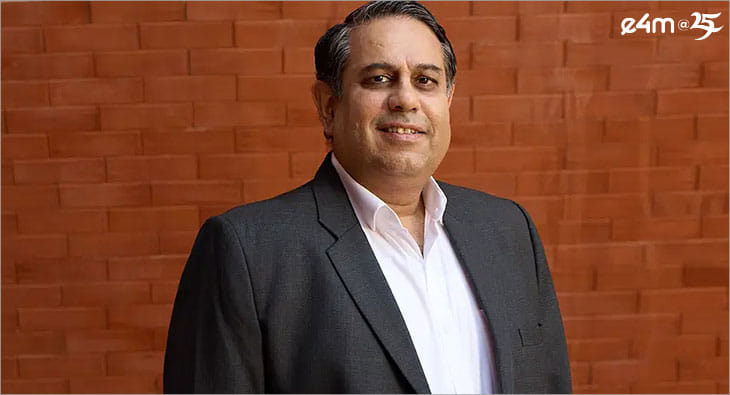 Pratik Mazumder, Mahindra?blur=25