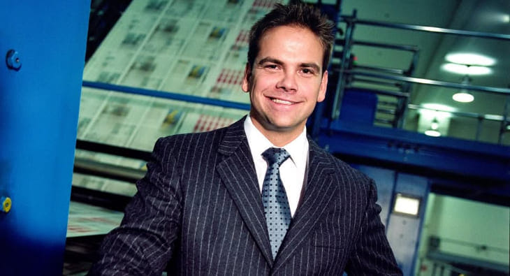 Lachlan Murdoch takes over family media empire in $3 billion succession deal?blur=25