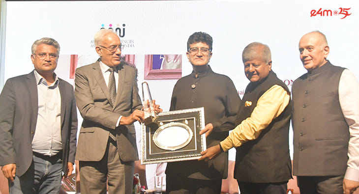 Prasoon Joshi?blur=25