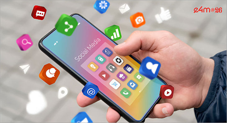 Social media, Comscore,  YouTube, WhatsApp, Facebook,  Instagram?blur=25