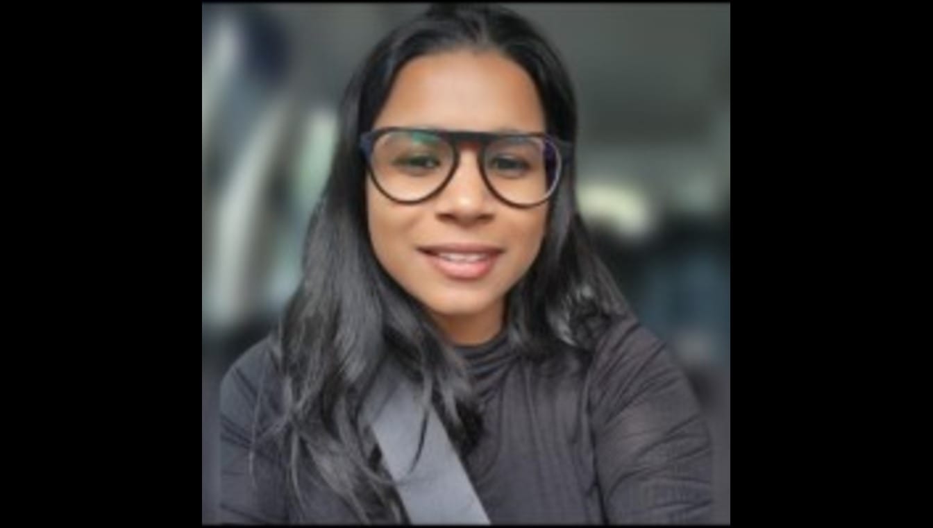 Rozelle Laha?blur=25