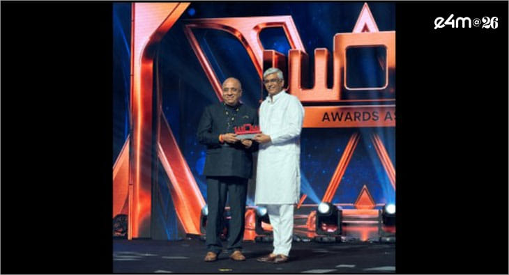 Union Minister Gajendra Singh Shekhawat honours Dr Annurag Batra