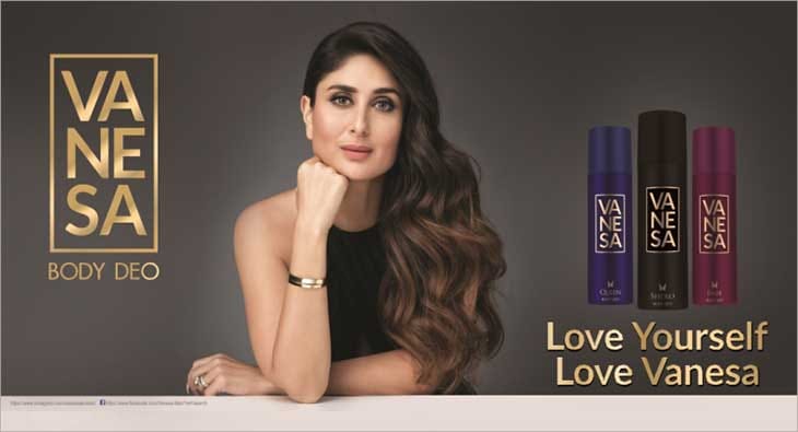 KareenaKapoor?blur=25