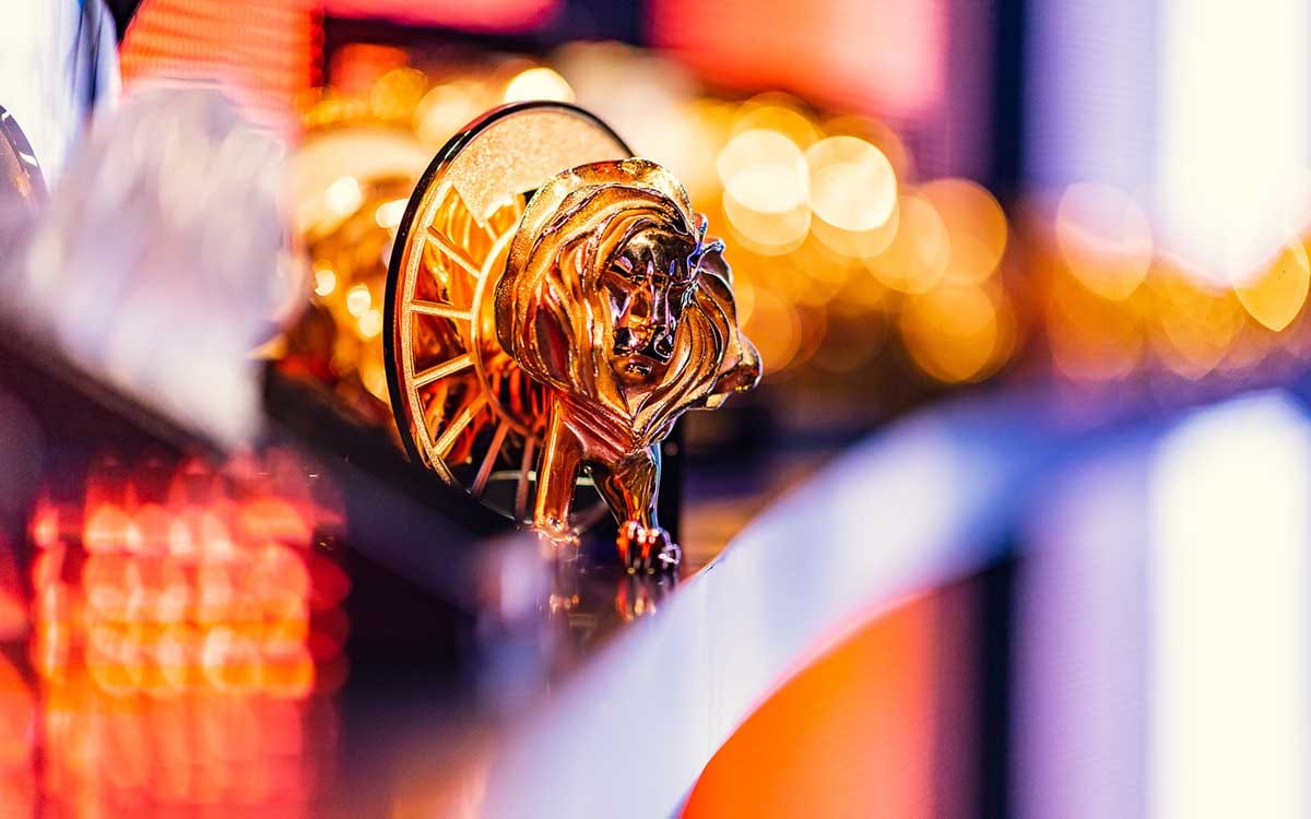 Lions?blur=25