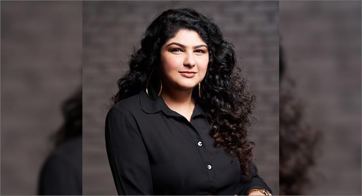 AnshulaKapoor?blur=25