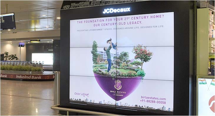 JCDecaux Digital Pillars?blur=25